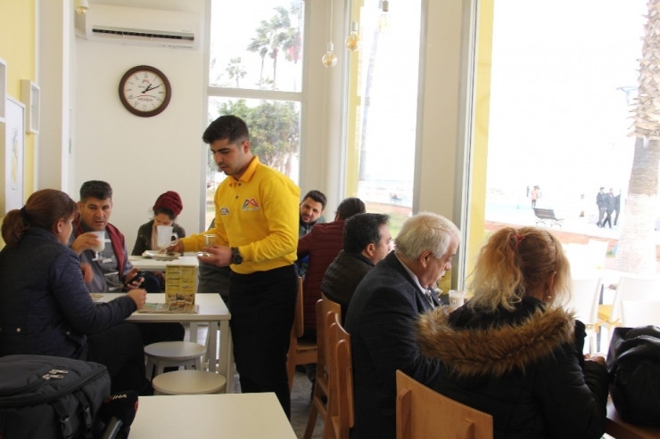 Mersinliler Sahildeki Kafelerine Kavuşuyor