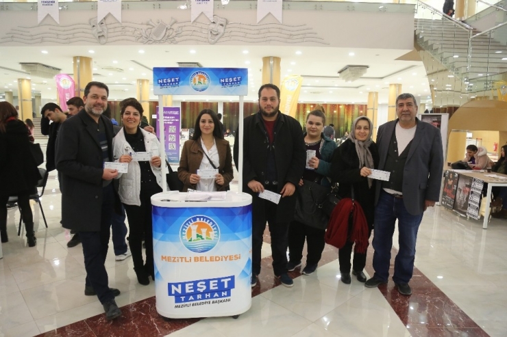 Afişini Paylaştıkları ‘Sevgiliye Sürpriz’ Konserini Ücretsiz İzlediler