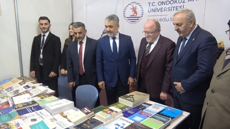 Vali Kaymak’tan Yayıncılara: “Kitapları Fuar Sonunda Giderken Kendinize Yük Etmeyin”
