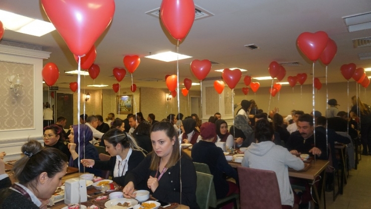 Sevgililer Gününe Özel Kitap Sergisi