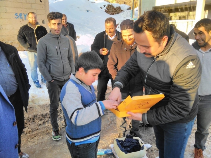 Kaymakam İnan Çocuklarla Kayak Keyfi Yaptı