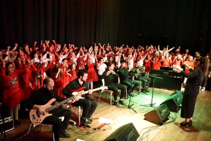 Çocukların “Sevgi Günü” Konseri Büyüledi