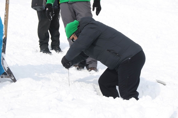 Erciyes’te Doktorlara Çığ Eğitimi