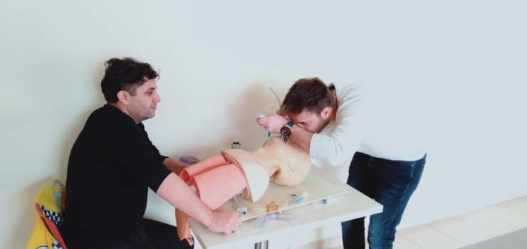 Acil Sağlıkçılara Eğitim Düzenlendi