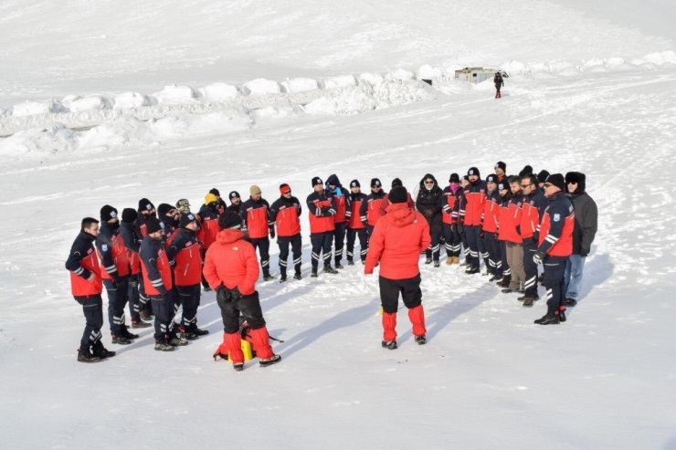 Gönüllü Öğretmenlere Çığ Eğitimi