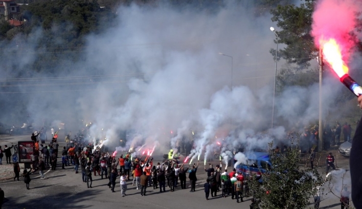 Alanyaspor Şampiyon Gibi Karşılandı