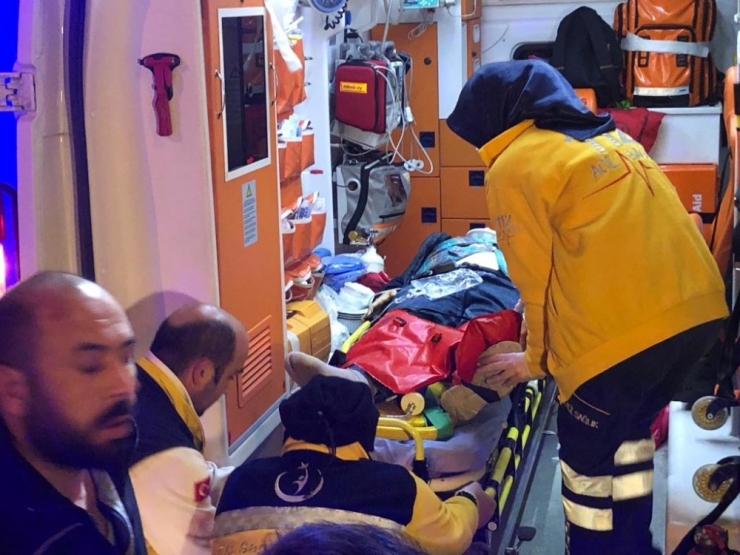 Ankara’da Sıkışmalı Trafik Kazası: 1’i Ağır 4 Yaralı