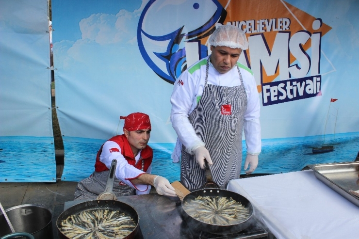 Bahçelievler’de Vatandaşlara Yaklaşık 3 Ton Hamsi İkramı