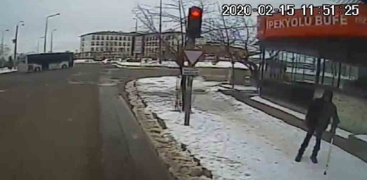 Bingöl’de Otobüs Şoföründen Örnek Davranış