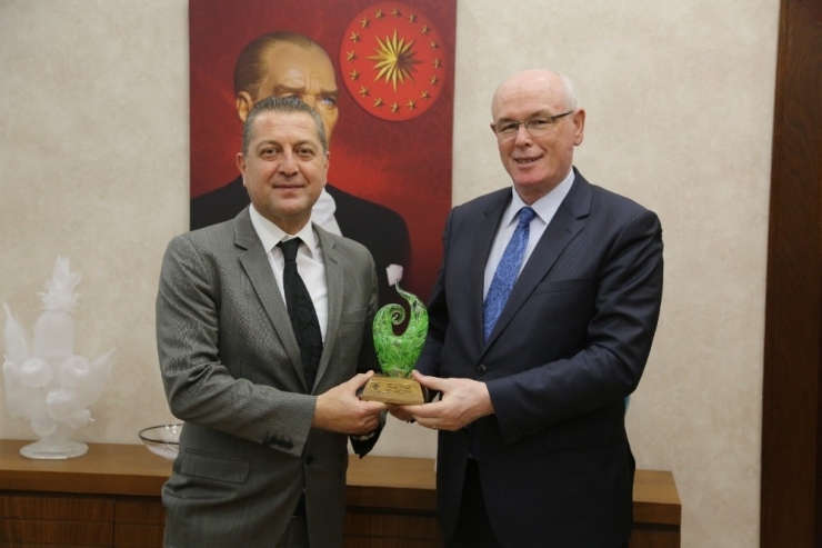 Bozcaada Belediye Başkanı Yılmaz’dan Başkan Kurt’a Ziyaret