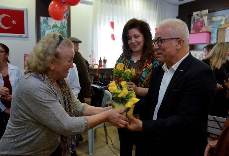 Yaşlılardan Sevgililer Günü Kutlaması