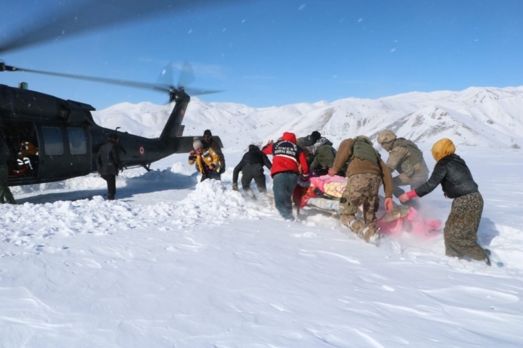 Köylerde Mahsur Kalan 194 Hasta Kar Üstü Araçlarla Kurtarıldı