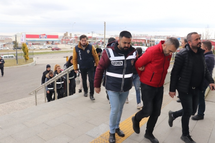 "Bankalarla Kredi Problemini Çözüyoruz" Dolandırıcılığına 2 Tutuklama