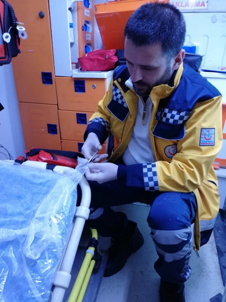 112 Ekibi Şişen Parmaktan Yüzüğü Sargı Bezi Kullanarak Çıkardı