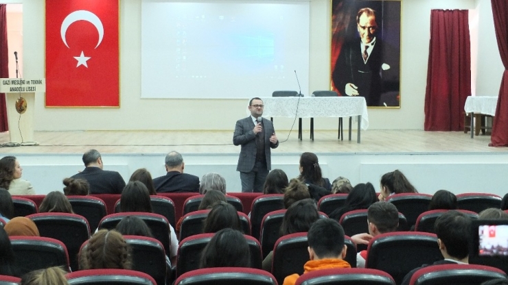 Kosgeb İl Müdürü Tarık Yılmaz’dan Meslek Lisesi Öğrencilerine Konferans