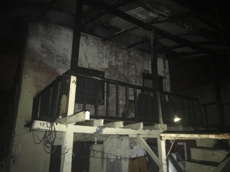 Tarsus’ta 2 Katlı Evde Yangın