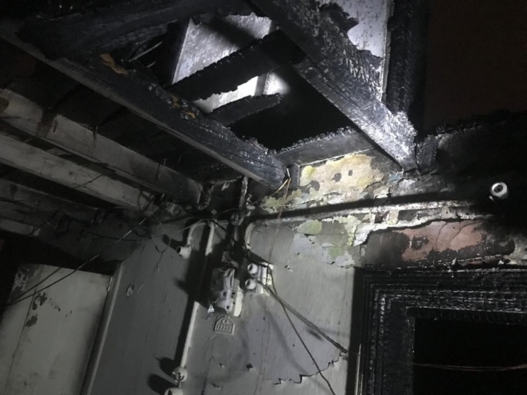 Tarsus’ta 2 Katlı Evde Yangın