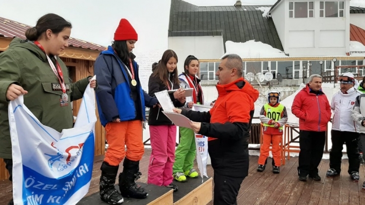 Yüzlerce Kayakçı Erzurum’da Yarıştı