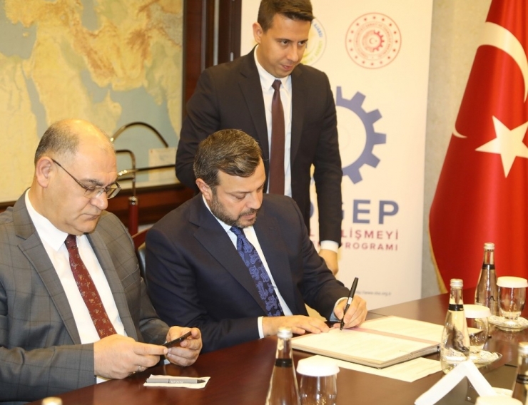 Yüreğir Sosyal Girişimcilik Merkezi İçin İmzalar Atıldı