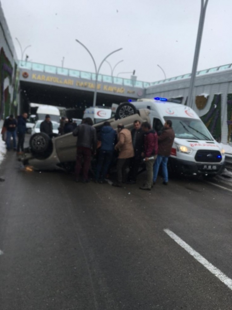 Van’da Trafik Kazası: 3 Yaralı