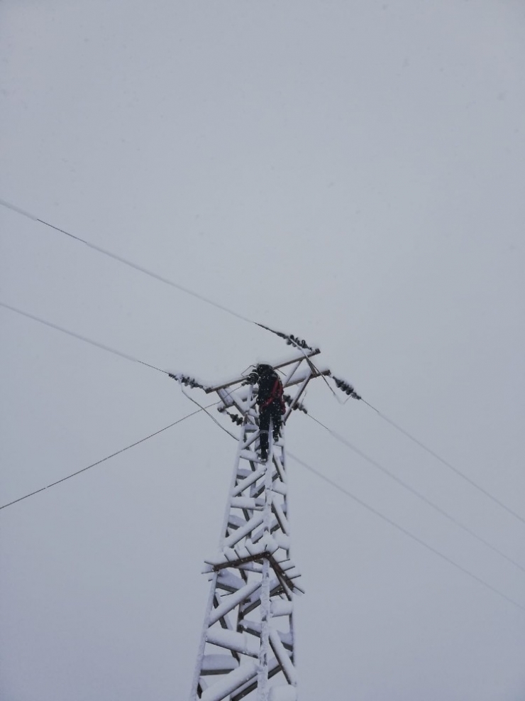 Vedaş’ın Zorlu Kar Mesaisi