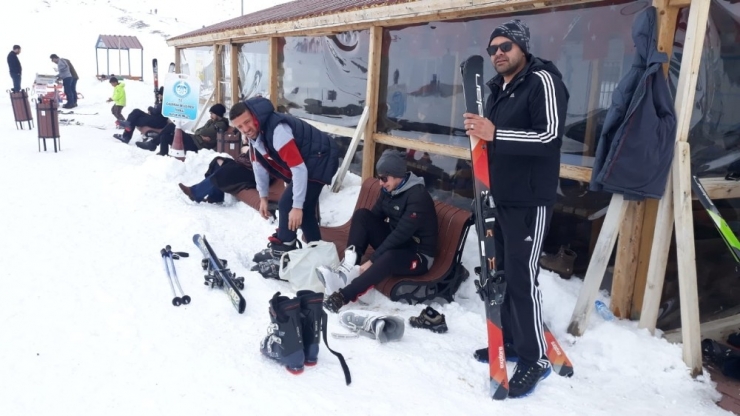 Çaldıran Termal Kayak Merkezi Hizmete Açıldı