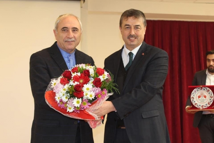 Prof. Dr. Nurullah Genç’in ’Başarı Bedel İster’ Konferansına Büyük İlgi Gösterildi