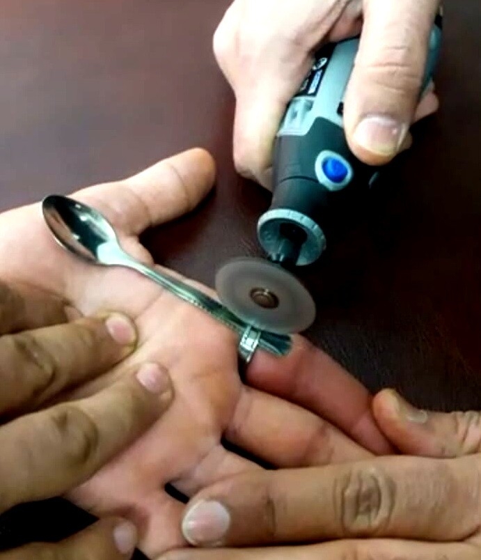 Yüzüğe Sıkışan Parmağı İtfaiye Kurtardı