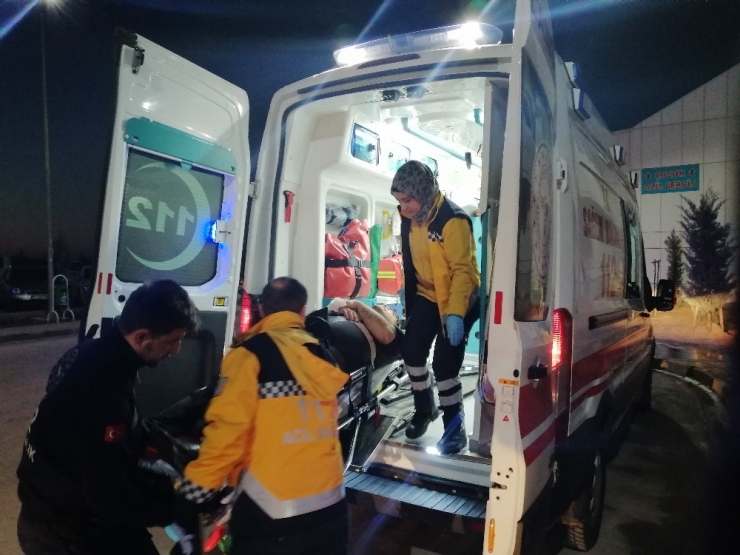 Otomobil Takla Attı: 2 Yaralı