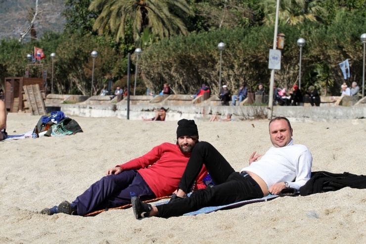Antalya Kış Ortasında Yazı Yaşıyor
