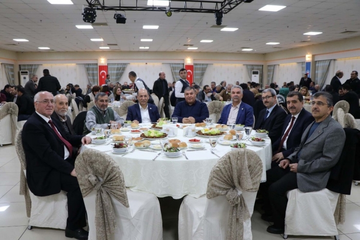 Sezer: "Eğitim-bir-sen Bir Vefa Hareketedir"