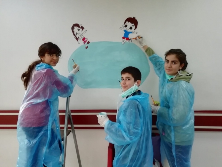 Hastane Duvarlarını Matematiksel Objelerle Renklendirdiler