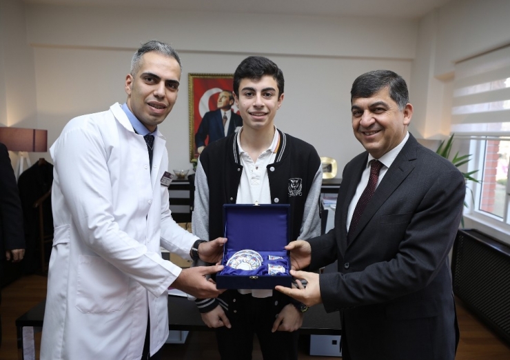 Fadıloğlu’ndan Anlamlı Öğrenci Ziyareti