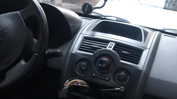 İstanbul’da Semtteki Araçlara Dadanan Multimedya Teyp Faresi Kamerada