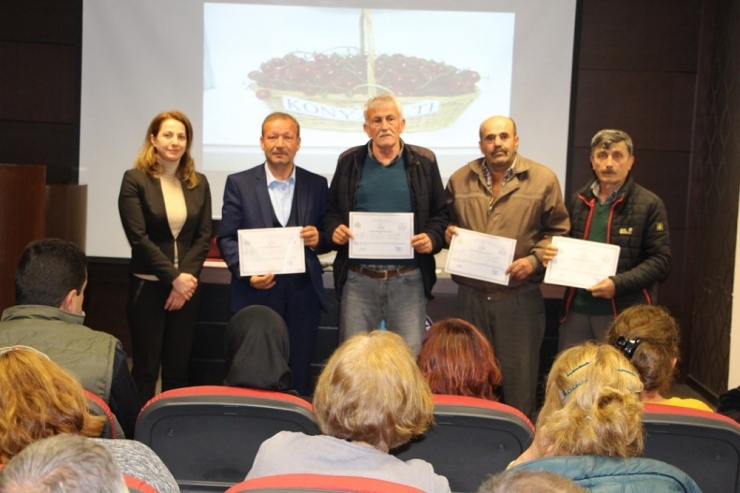 Başarılı Çiftçiler Sertifikalarını Aldı