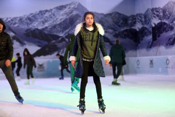 Mardin’de Kurulan Buz Pisti Bir Ayda 22 Bin Çocuğu Ağırladı