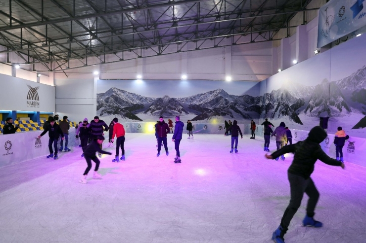 Mardin’de Kurulan Buz Pisti Bir Ayda 22 Bin Çocuğu Ağırladı