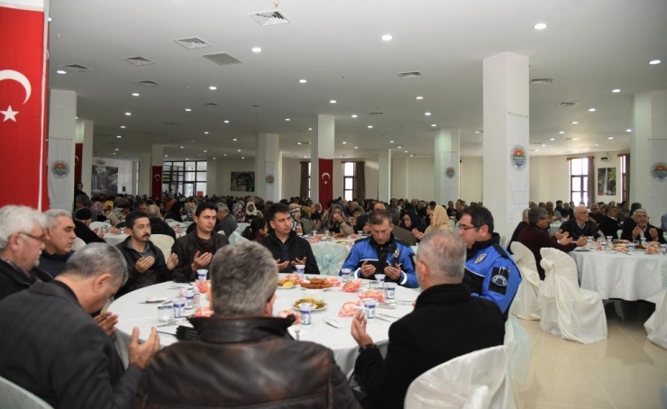 Vali Su, Şehitler İçin Okutulan Mevlit Programlarına Katıldı