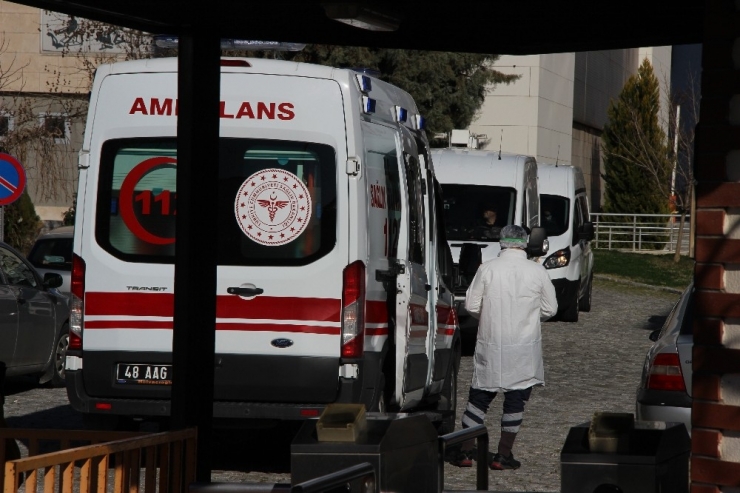 Üniversitede İçinde Beyaz Madde Olan Zarf Paniği