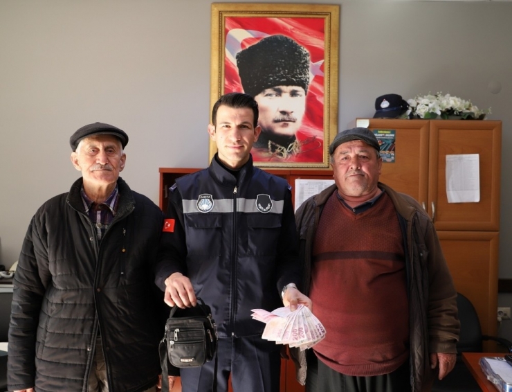 Yaşlı Adamdan ’İnsanlık Ölmemiş’ Dedirten Davranış