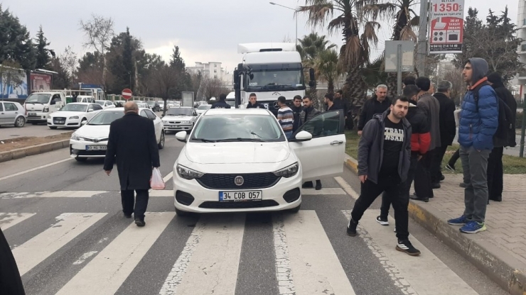 Yayalar İçin Duran Otomobile Tır Çarptı: 1 Yaralı