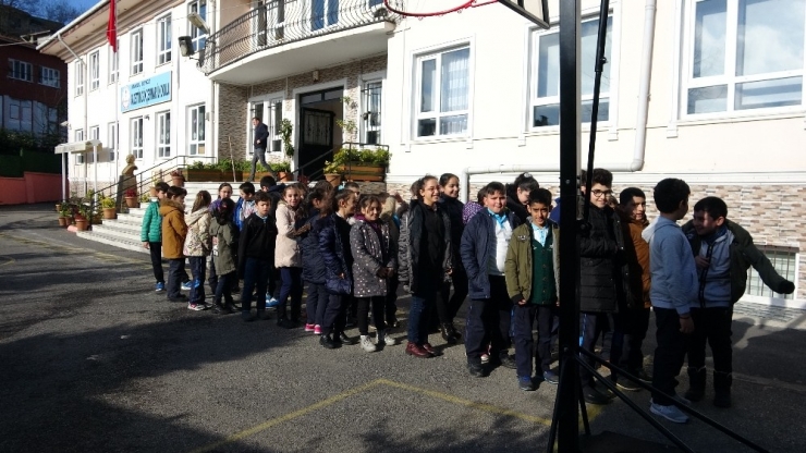 Öğrenciler Yediklerini Kompost Haline Getiriyor, Geri Dönüşüme Katkı Sağlıyor