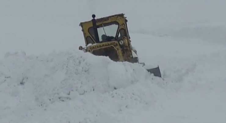 Bingöl’de Tipi 20 Köy Yolunu Kapattı