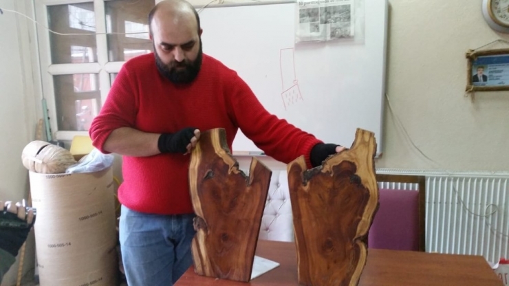 Kestikleri Kütükte Kurt Figürü Çıktı