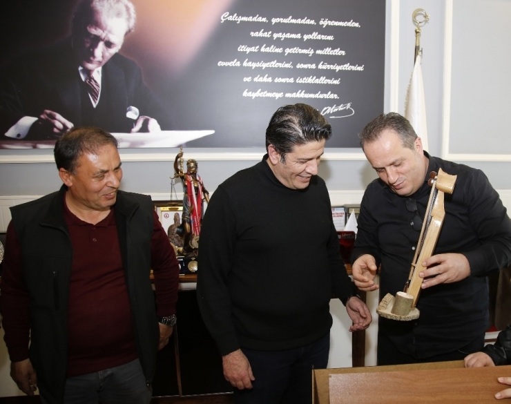 Başkan Genç, Trabzon Kültürünü Yaşatma Derneği Yönetimini Ağırladı