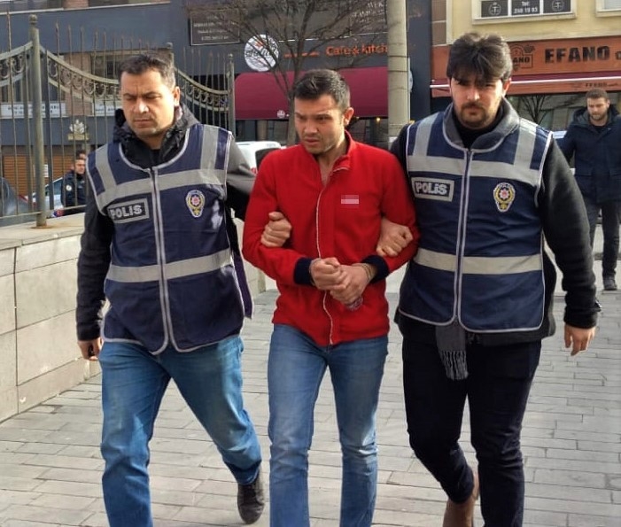 Cinayet Şüphelisi Suçlamaları İnkar Etti