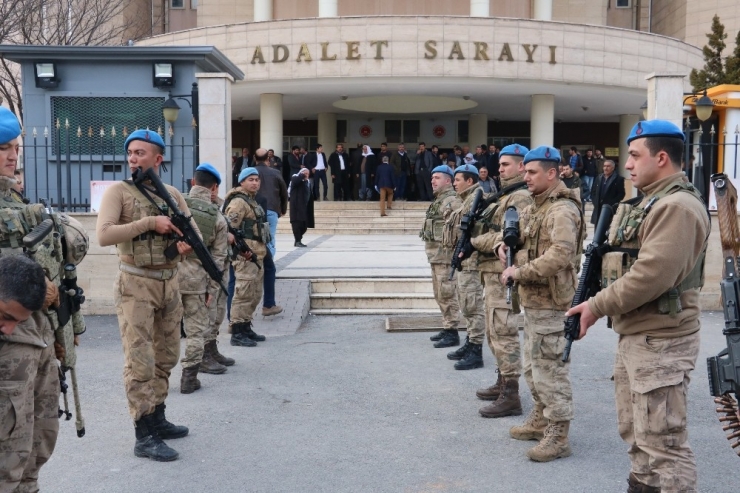 Gözaltına Alınan 16 Terör Zanlısı Adliyeye Sevk Edildi