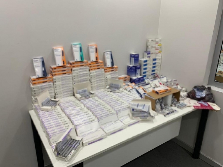 İstanbul Havalimanı’nda Kaçak İlaç Operasyonu: Yabancı Uyruklu 7 Kişi Göz Altına Alındı