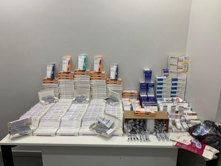 İstanbul Havalimanı’nda Kaçak İlaç Operasyonu: Yabancı Uyruklu 7 Kişi Göz Altına Alındı