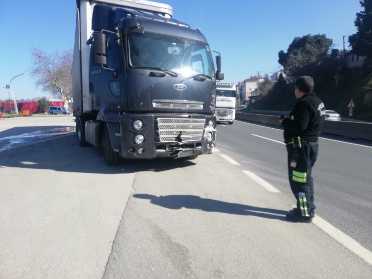Park Halinde Kayan Tır Bariyerleri Kırınca D130’u Trafiğe Kapattı